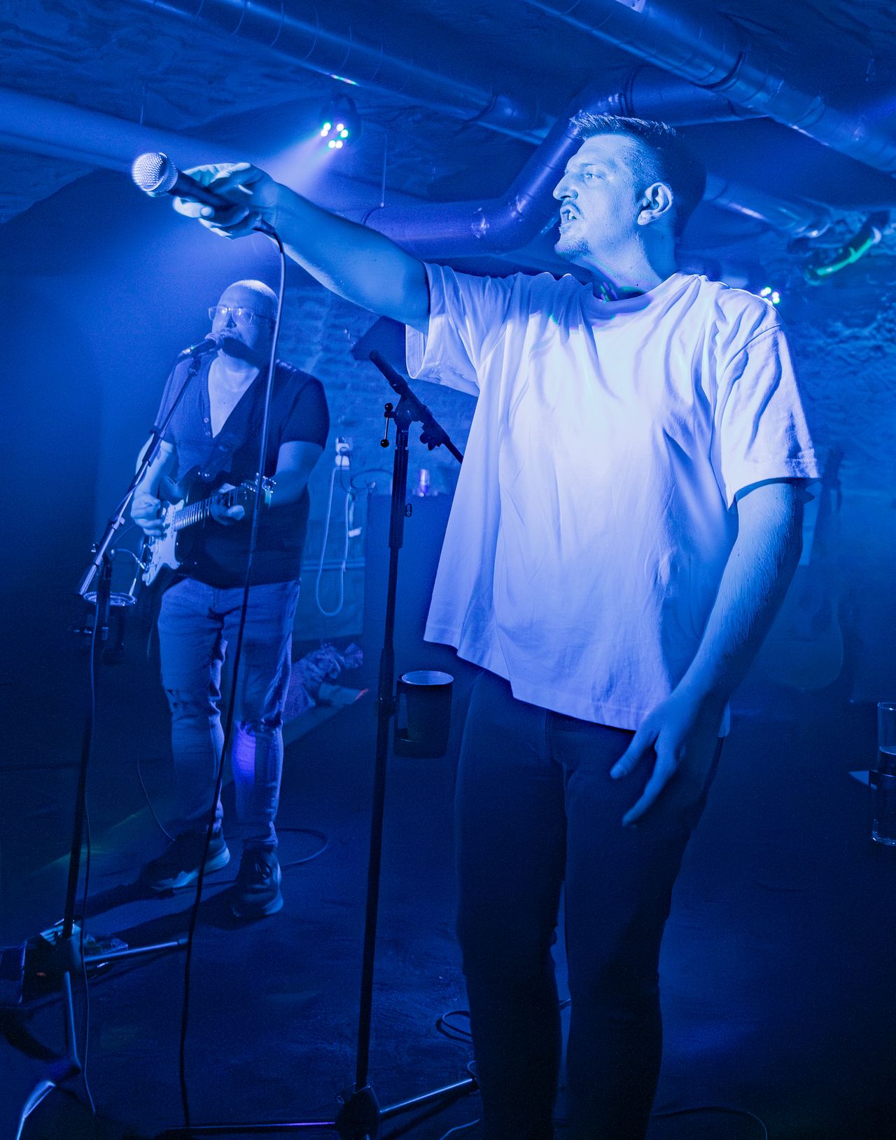 Marvin Drexler am Mikro beim Studio-Geheimkonzert
